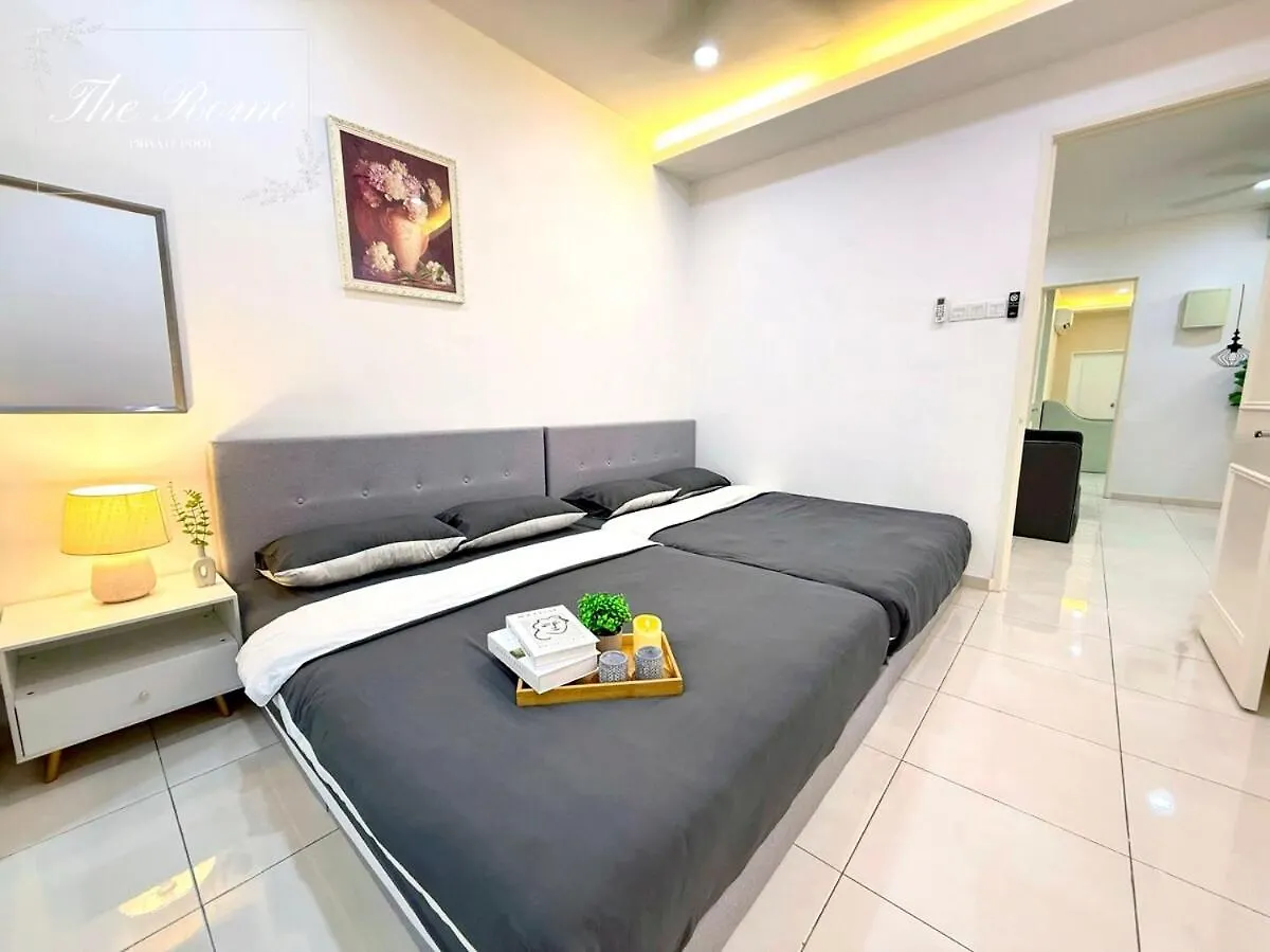 Theromeprivatepool12-16Paxkaraoke Malacca Villa